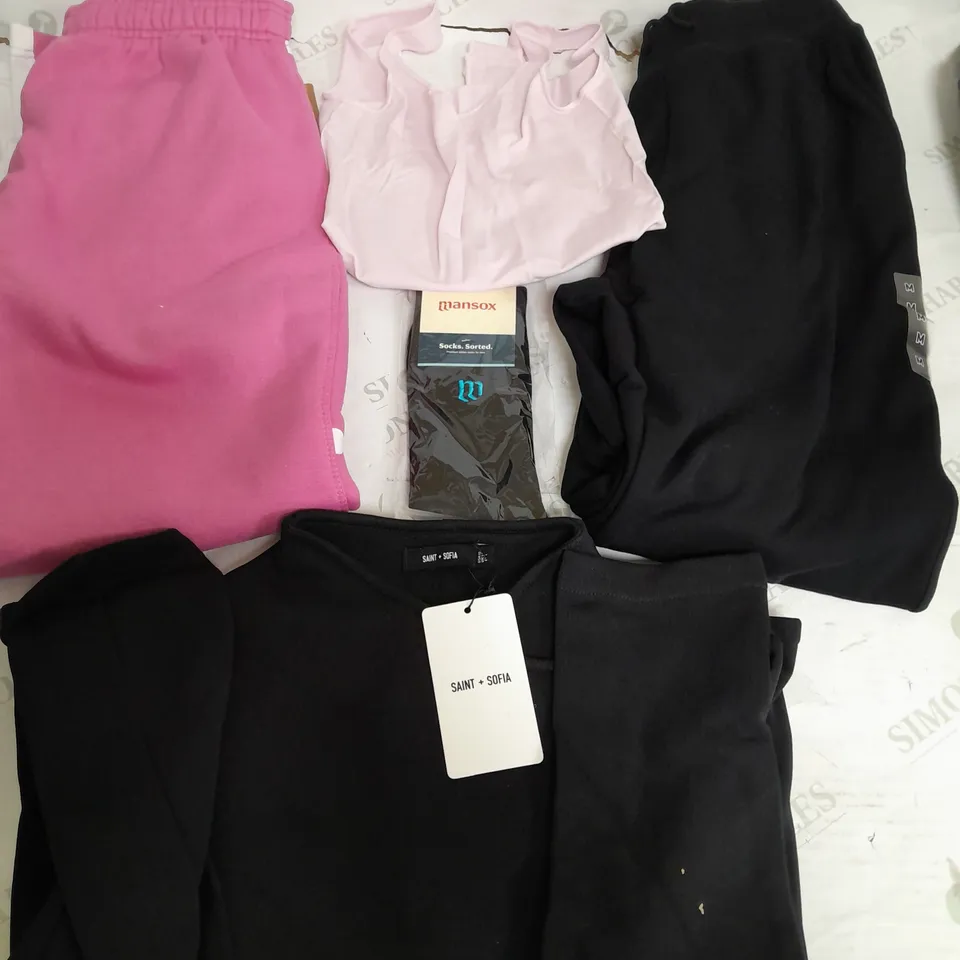 BOX OF APPROXIMATELY 22 ASSORTED CLOTHING ITEMS TO INCUDE - JOGGING PANTS - SOCKS - JACKET ETC