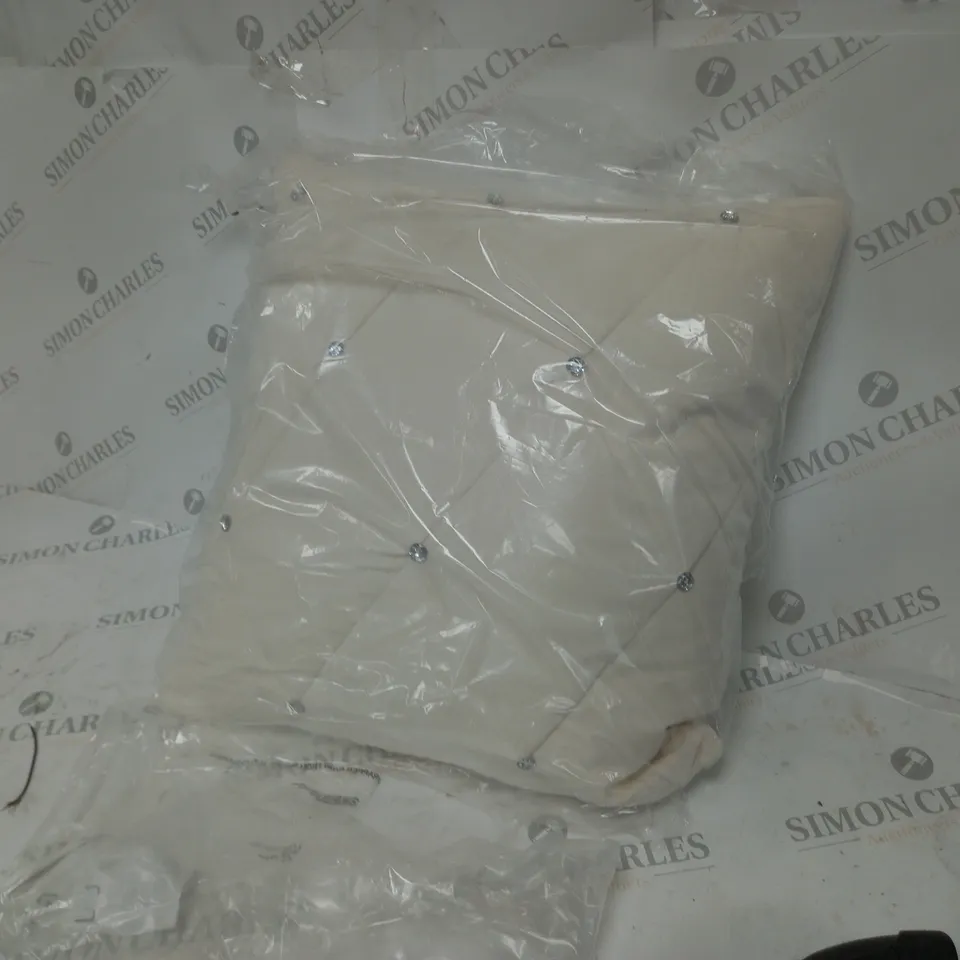 NEW DIAMENTE CUSHION
