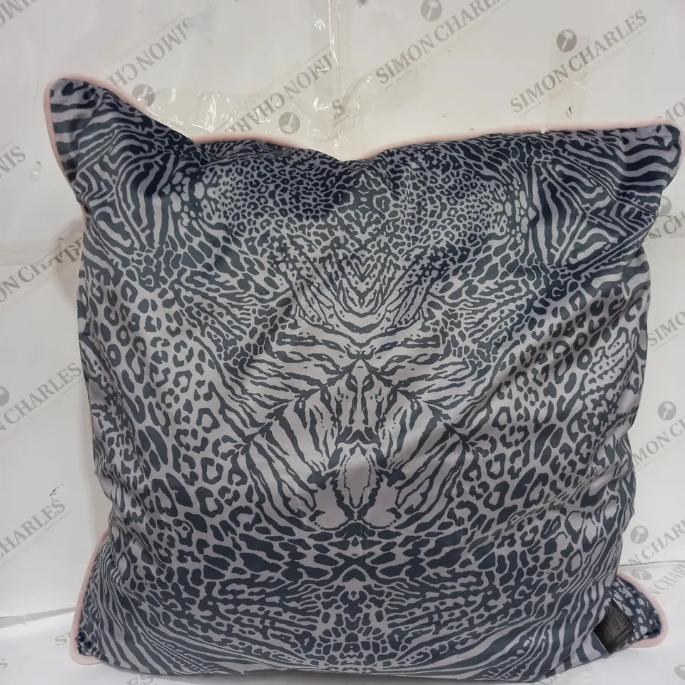JULIEN MACDONALD LARGE PILLOW SET OF 2