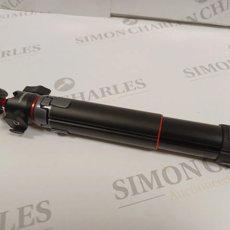 UNBOXED NEEWER CAMERA TRIPOD