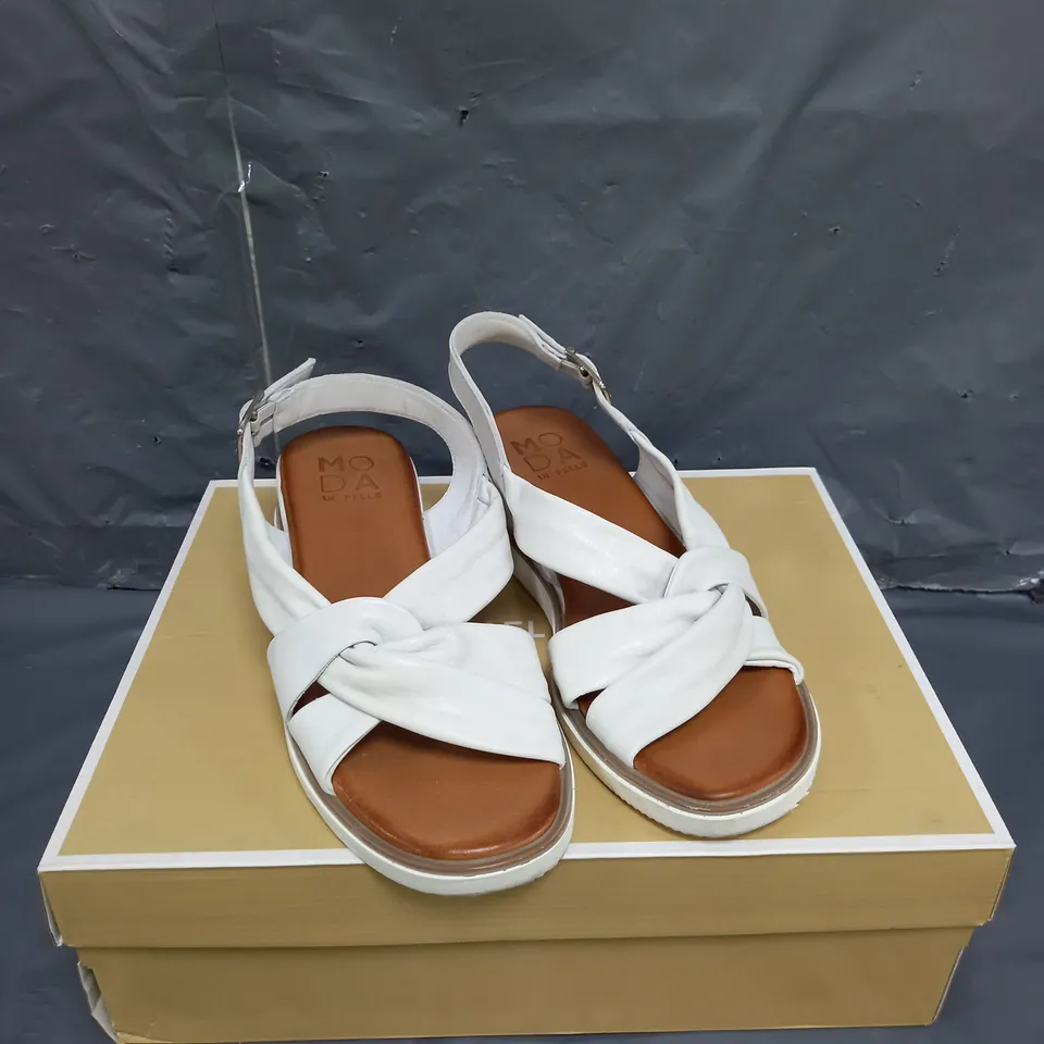 MODA IN PELLE LEATHER SANDALS WHITE SIZE 4