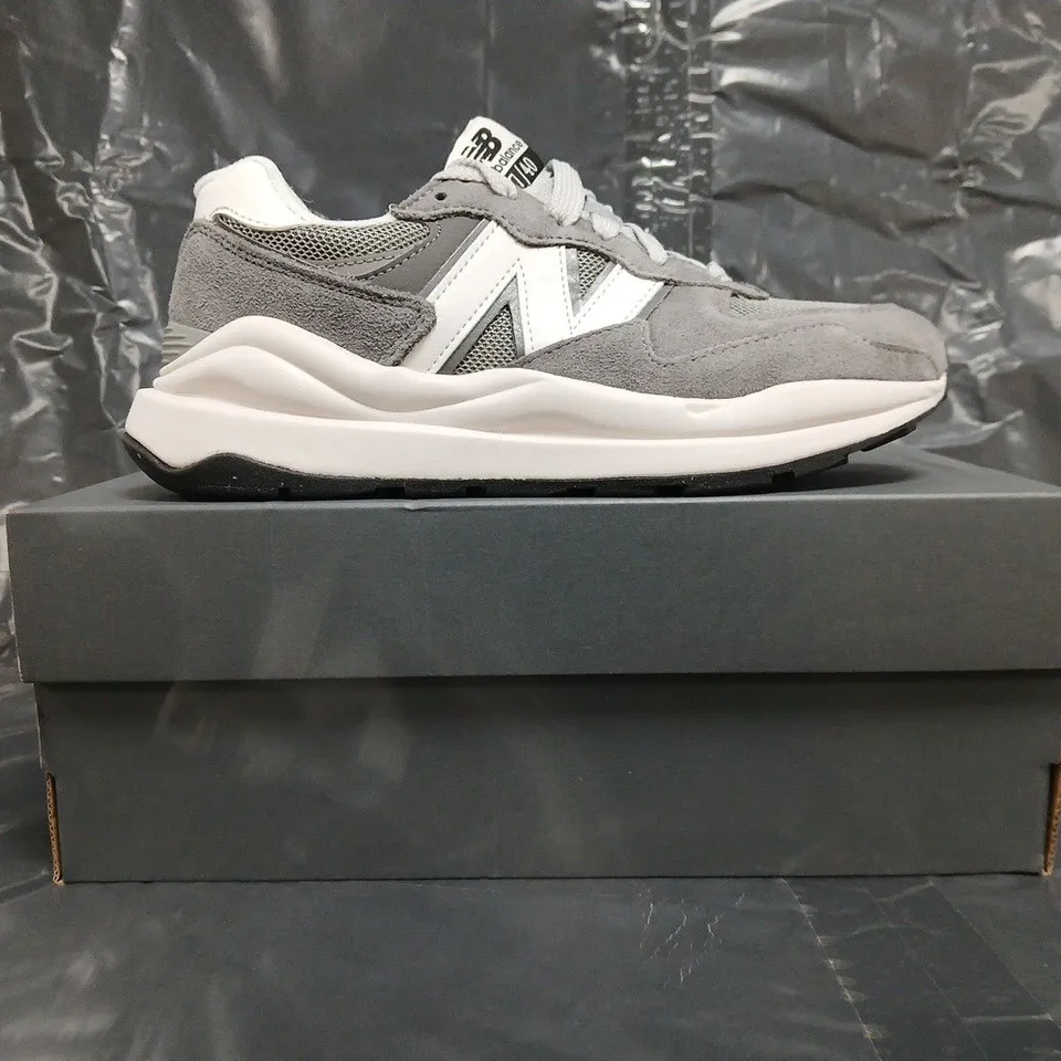 BOXED PAIR OF NEW BALANCE TRAINERS IN GREY SIZE UK 7