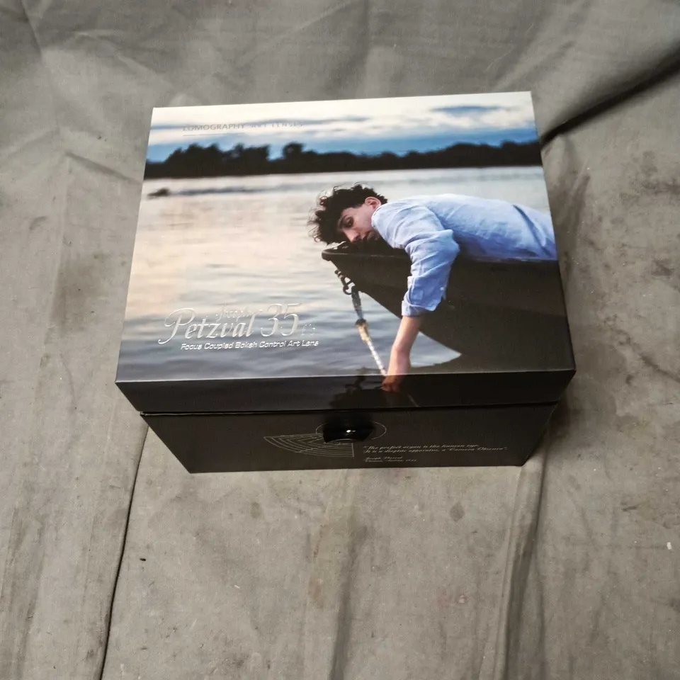 LOMOGRAPHY PETZVAL 35 ART LENS – BOXED