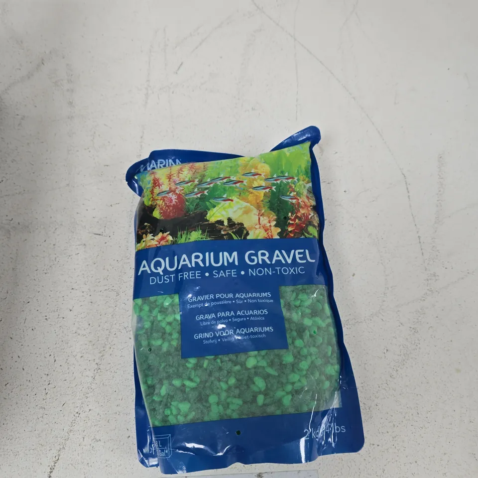 TOTE OF APPROXIMATELY 8 ASSORTED ITEMS TO INCLUDE: AQUARIUM GRAVEL