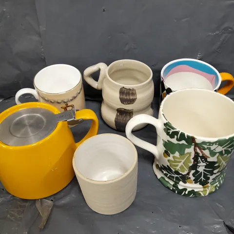 APPROXIMATELY 10 ASSORTED COOKWARE & DINING ITEMS - COLLECTION ONLY 