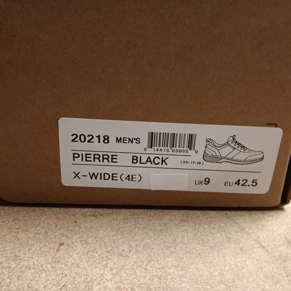 BOXED PAIR OF ORTHOFEET PIERRE BLACK X-WIDE (4E) MEN'S SHOES, UK9 (EU 42.5)