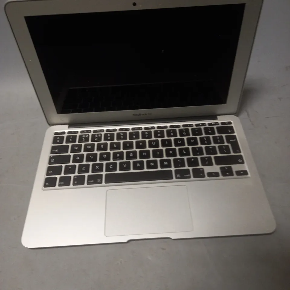 APPLE MACBOOK AIR 7 - A1465