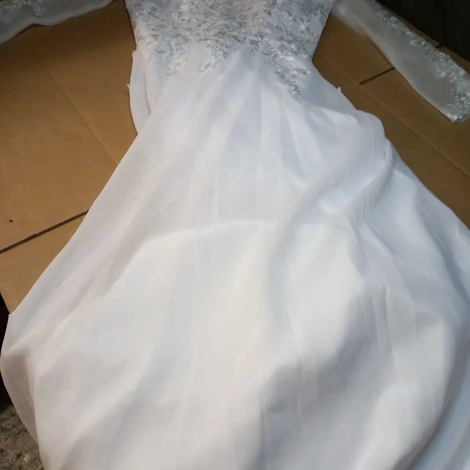 DESIGNER WHITE/LACE DETAILED WEDDING DRESS