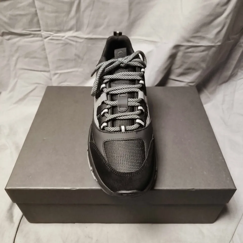 CLEENS AERO RUNNER TRAINERS IN STEEL - 9.5