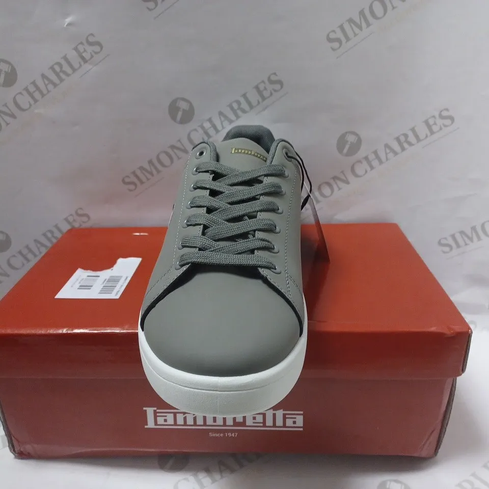 LAMBRETTA TACKLE TRAINER IN GREY - UK 10 