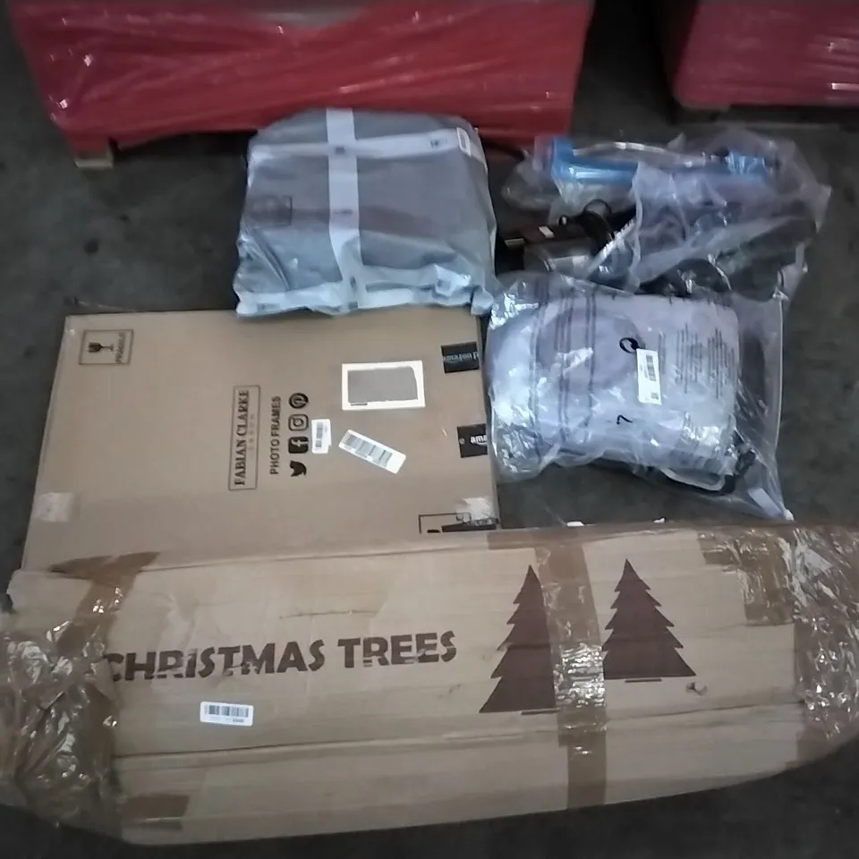 PALLET OF ASSORTED ITEMS INCLUDING NEEWER, CHRISTMAS TREE, FABIAN CLARKE PHOTO FRAMES, GRUNTEK SPRINKLER, PET BACKPACK, FOLDOUT LOUNG CHAIR 