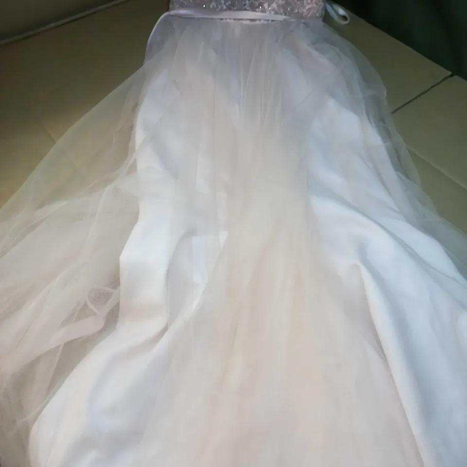 DESIGNER BLUSH EMBELLISHED BODICE/NET DETAILED OCCASION/BRIDESMAID DRESS - SIZE 6