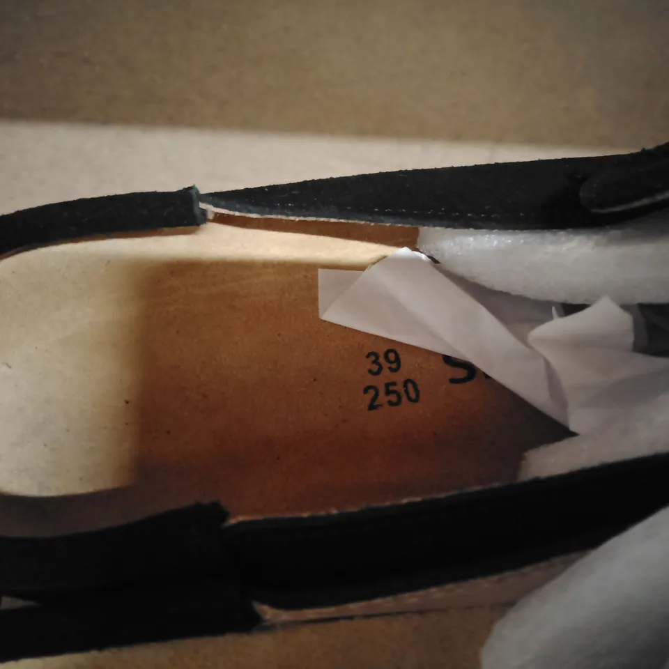 SNOWIND SUEDE SLIP-ON SHOES, BLACK, EU 39 (UK 6) – BOXED