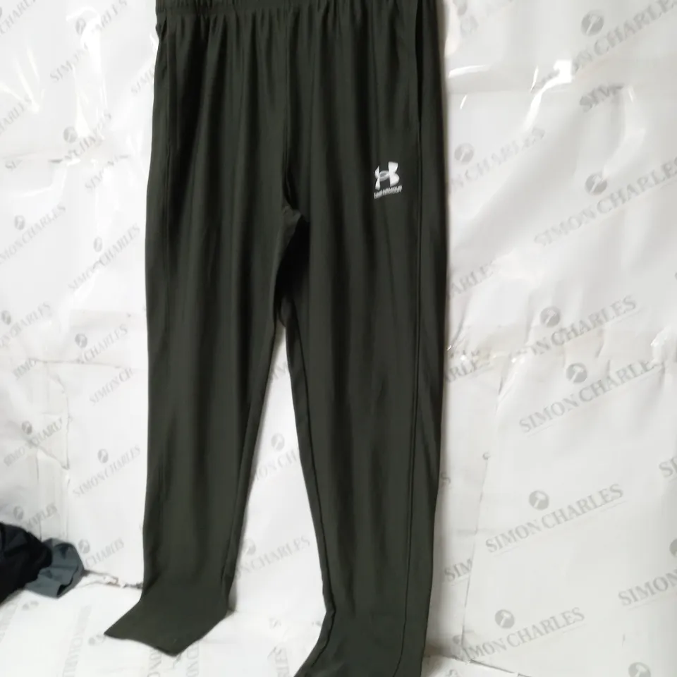 MEN'S UNDER ARMOUR TRACK PANTS GREEN SIZE LARGE.