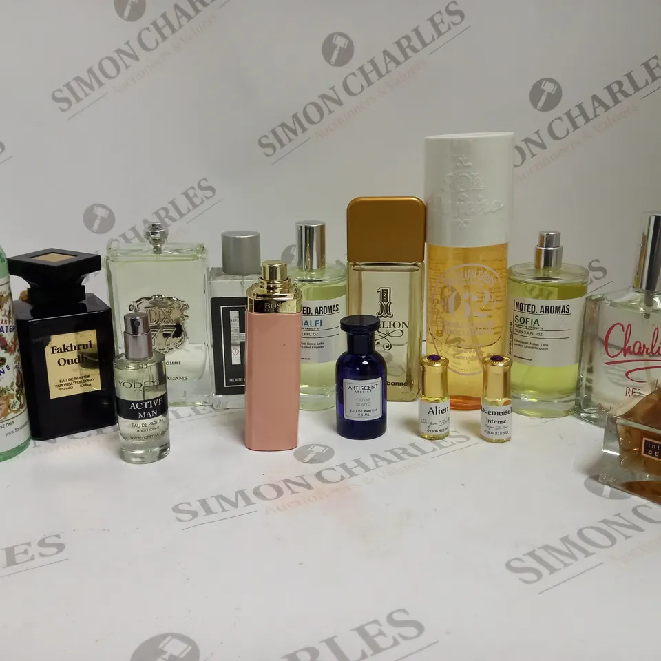 APPROXIMATELY 20 ASSORTED UNBOXED FRAGRANCES TO INCLUDE; BECKHAM, CHARLIE, NOTED AROMAS, MURRAY AND LANMAN, FAKHRUL OUDH, CHRIS ADAMS, PACO RABANNE AND BRAZILIAN CRUSH