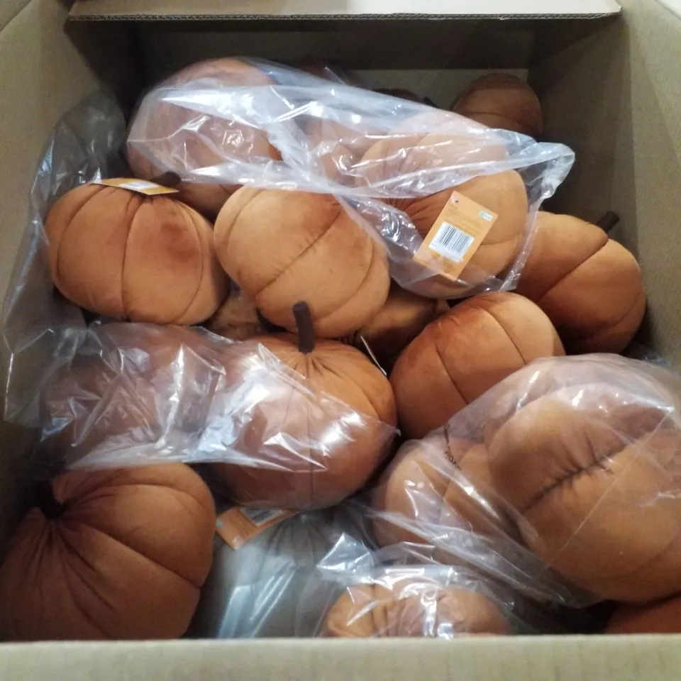 PALLET CONTAINING LARGE QUANTITY OF BRAND NEW HALLOWEEN PLUSH PUMPKINS 