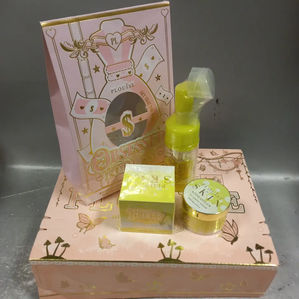 BOXED PLOUISE PINEAPPLE SKINCARE SET TO INCLUDE - PLUMPING MOISTURISER - FOAMING FACIAL CLEANSER - JELLY MAKEUP REMOVER