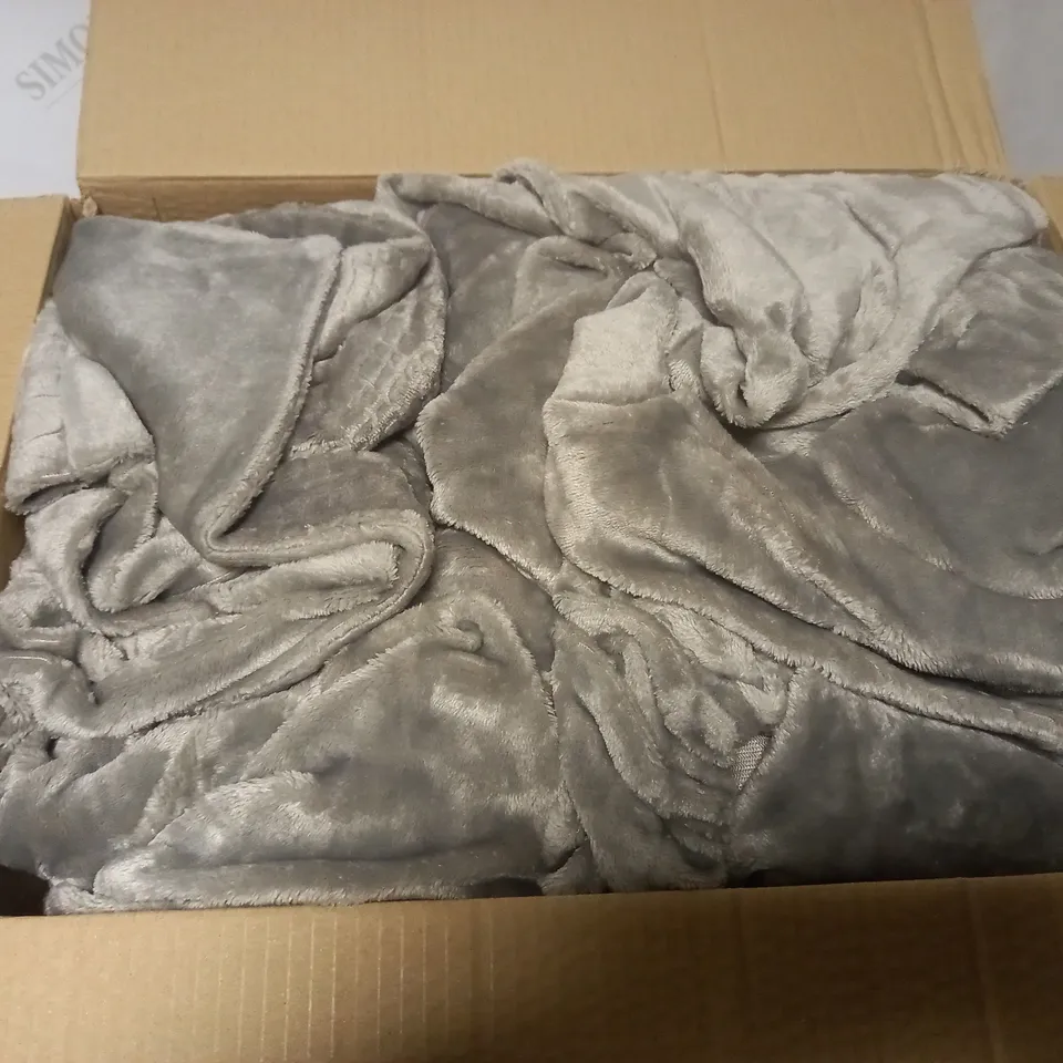 COZEE HOME ANIMAL EMBOSSED VELVETSOFT DUVET SET IN GREY - SINGLE
