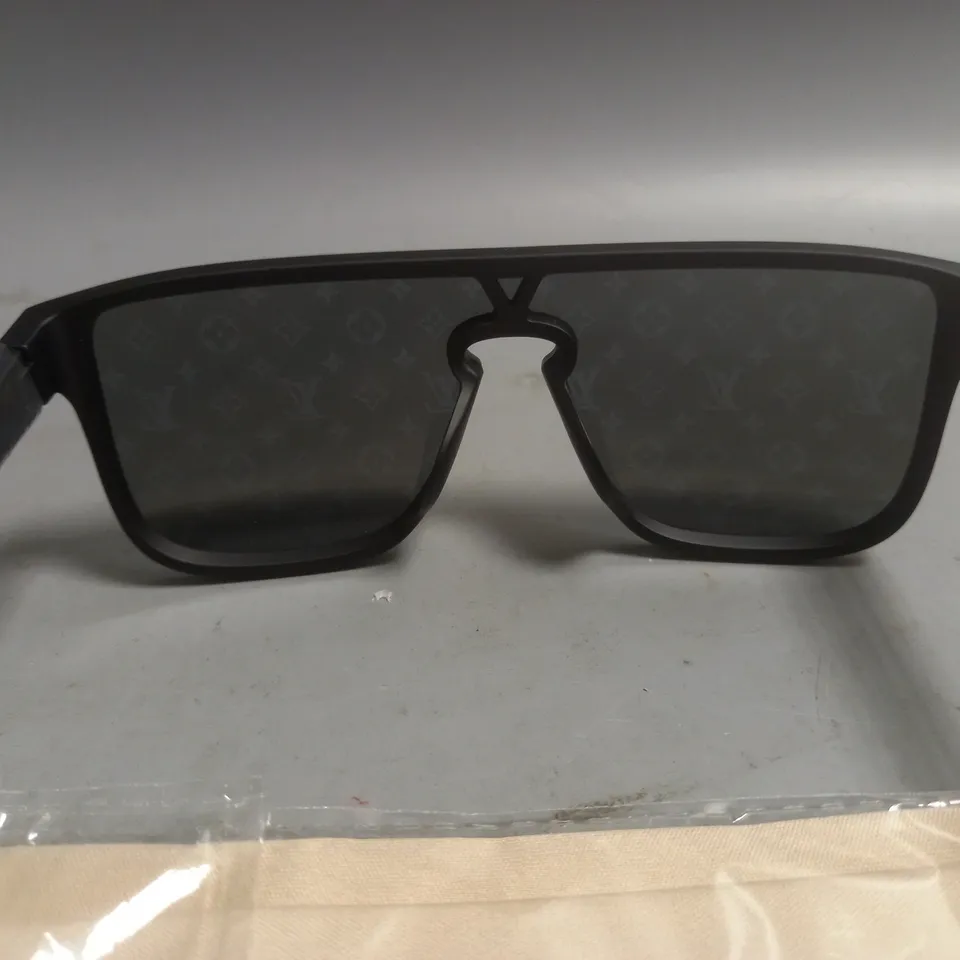 MEN'S LOUIS VUITTON WAIMEA SUNGLASSES