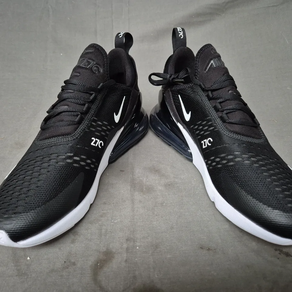 BOXED PAIR OF NIKE AIR MAX 270 SHOES IN BLACK/WHITE UK SIZE 9