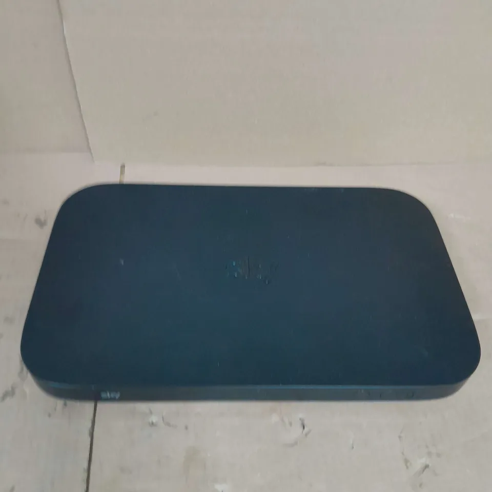 SKY Q DIGITAL BOX