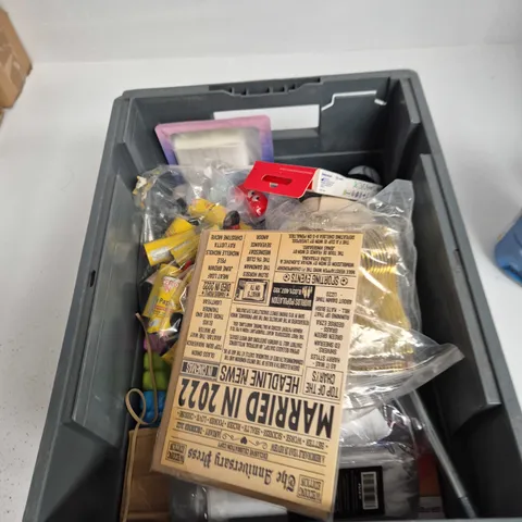 TOTE OF APPROXIMATELY 15 ASSORTED ITEMS TO INCLUDE: FAIRY AND LENOR 