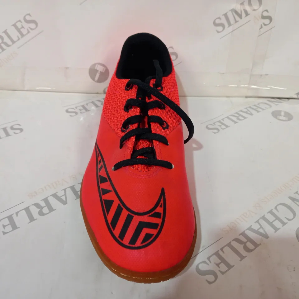 PAIR OF NIKE JR MERCURIAL PRO IC SHOES IN BRIGHT CRIMSON UK SIZE 5.5