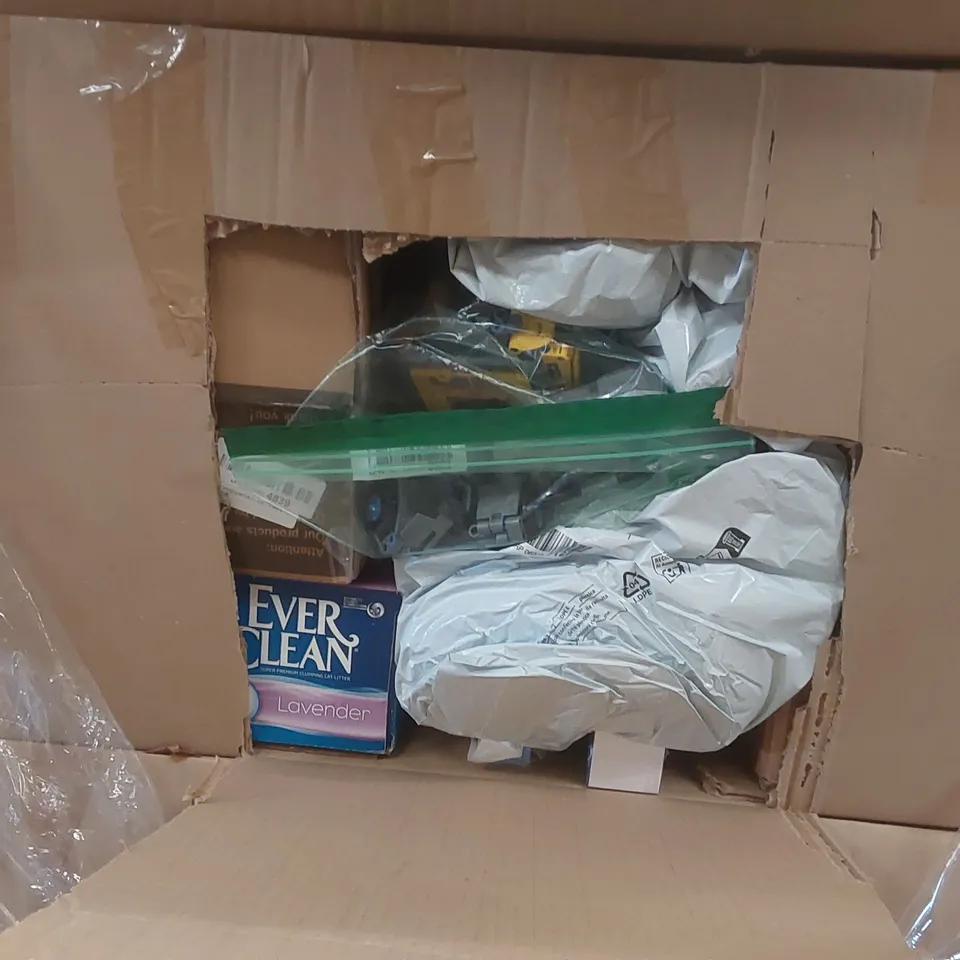 PALLET CONTAINING A VERY LARGE QUANTITY OF ASSORTED PET PRODUCTS
