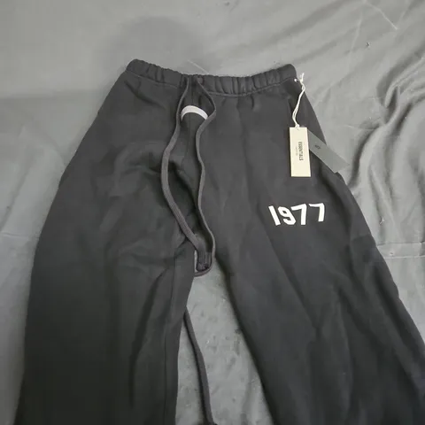 ESSENTIALS FEAR OF GOD SWEATPANTS – XS