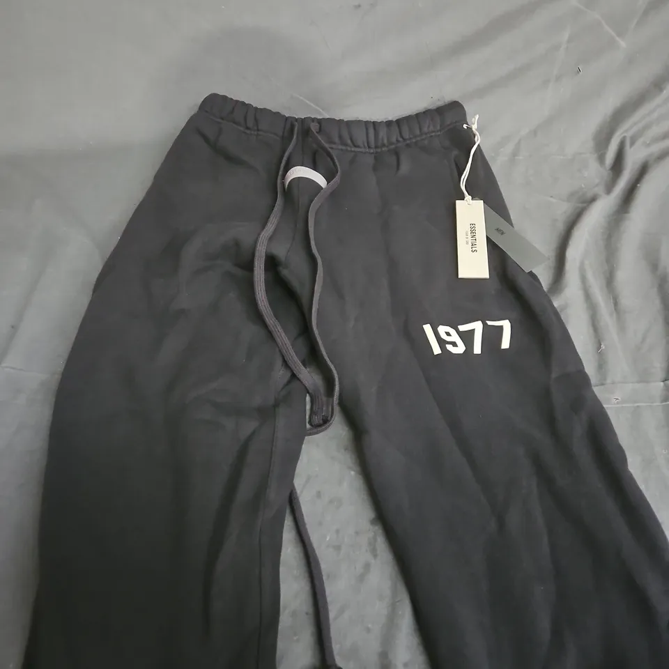ESSENTIALS FEAR OF GOD SWEATPANTS – XS