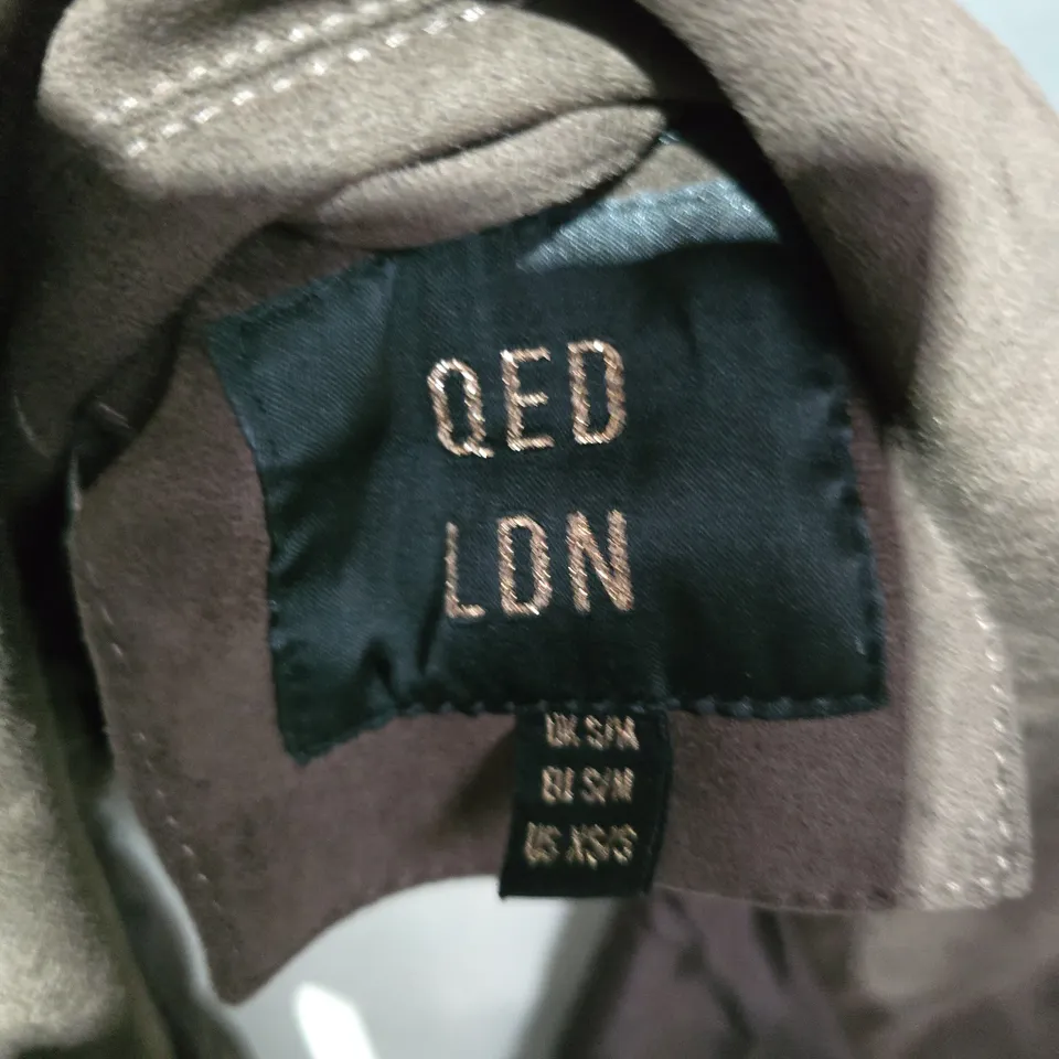 QED LONDON SUEDETTE PUFFBALL JACKET - CHOCOLATE, UK SIZE S-M (WOMEN)