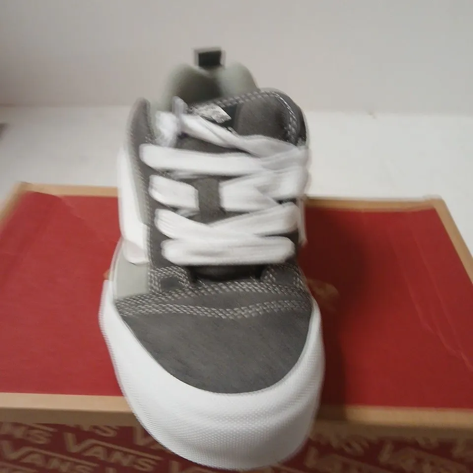 VANS KNU SKOOL SNEAKERS – GREY/PEWTER & WHITE – UK 6 (MEN'S) – BOXED