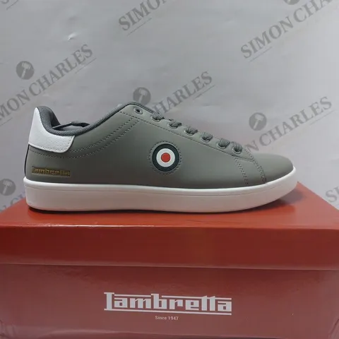 LAMBRETTA TACKLE TRAINER IN GREY - UK 10