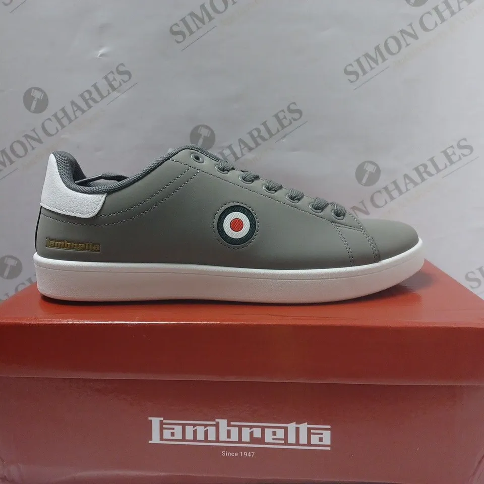 LAMBRETTA TACKLE TRAINER IN GREY - UK 10 