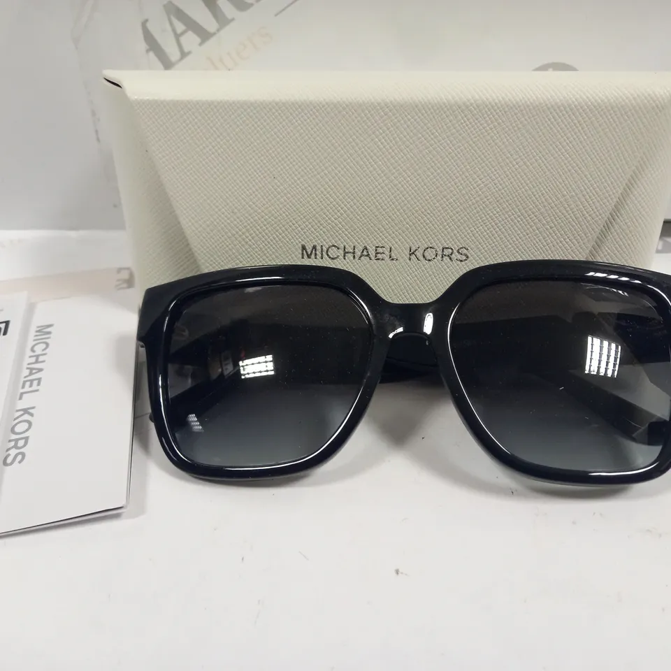 MICHAEL KORS BLACK CHUNKY FRAMED GLASSES