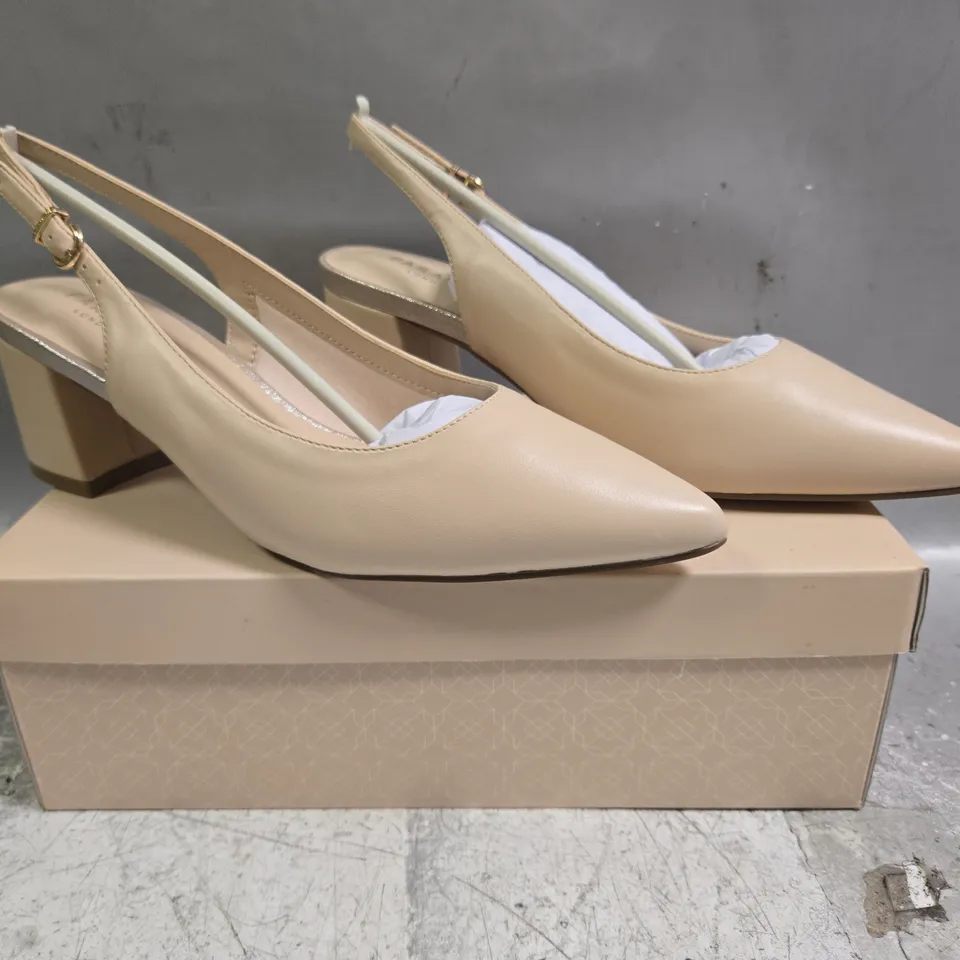 BOXED PAIR OF PARADOX POINTED TOE BLOCK HEEL SLINGBACK SHOES IN NUDE SIZE EU 40