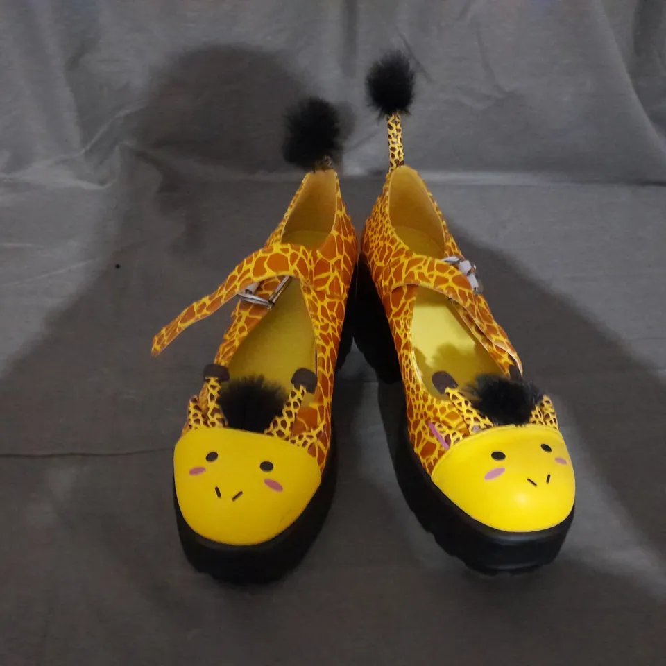 PAIR OF KOI TIRA MARY JANES GRAZING GIRAFFE EDITION SIZE 6 