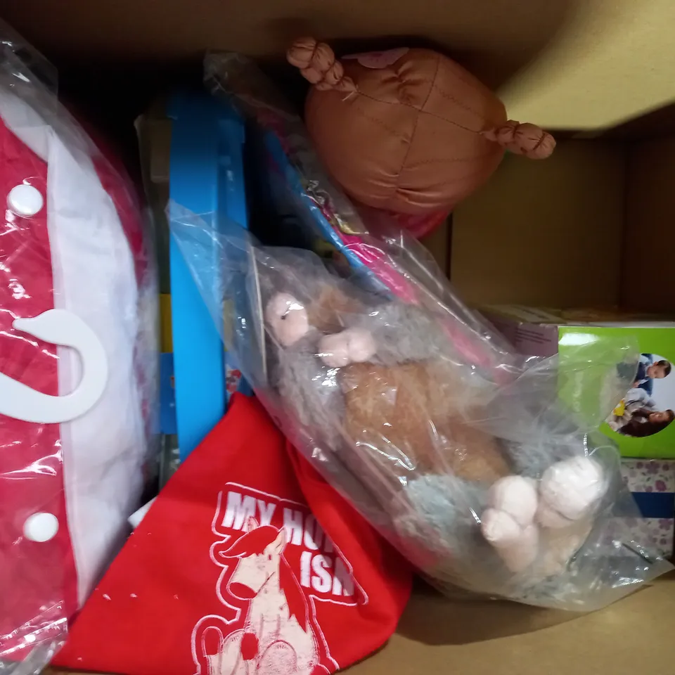 BOX OF APPROXIMATELY 10 ASSORTED TOYS AND GAMES TO INCLUDE DOUBLE SIZE DOMINOES, FROSTY FRIENDS CHRISTMAS TREE PLUSH, HAPELLO MUSICAL SOFT TOY, ETC
