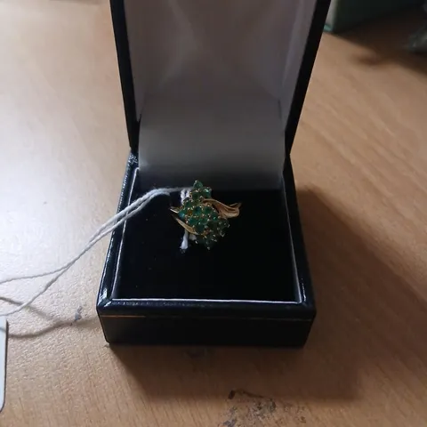 9CT GOLD-TONE RING WITH GREEN STONES