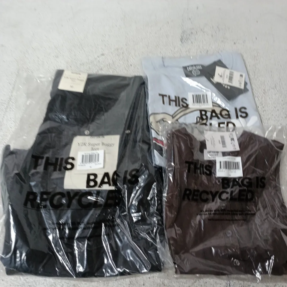 APPROXIMATELY 25 ASSORTED CLOTHING ITEMS IN VARIOUS SIZES, COLOURS & STYLES TO INCLUDE CHARLIE BUTTON FRONT TANK, LICENSE DROP SHOULDER SS TEE, Y2K SUPER BAGGY JEANS, ETC 