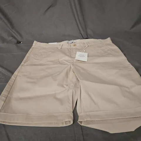 GANT REGULAR FIT KHAKI SHORTS, UK 34 (W34)