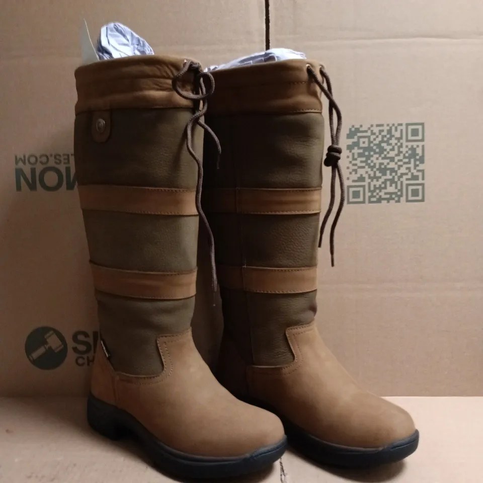 BOXED PAIR OF DUBLIN RIVER BOOTS III IN DARK BROWN SIZE UK 7