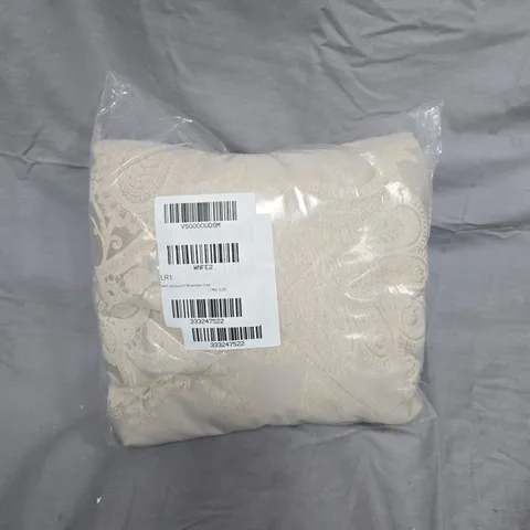 PAIR OF CREAM DAMASK DECORATIVE CUSHION COVER