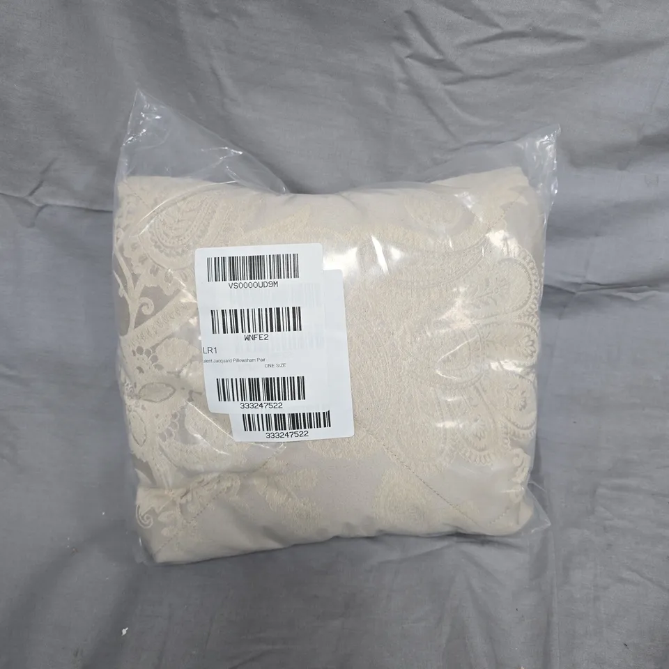 PAIR OF CREAM DAMASK DECORATIVE CUSHION COVER