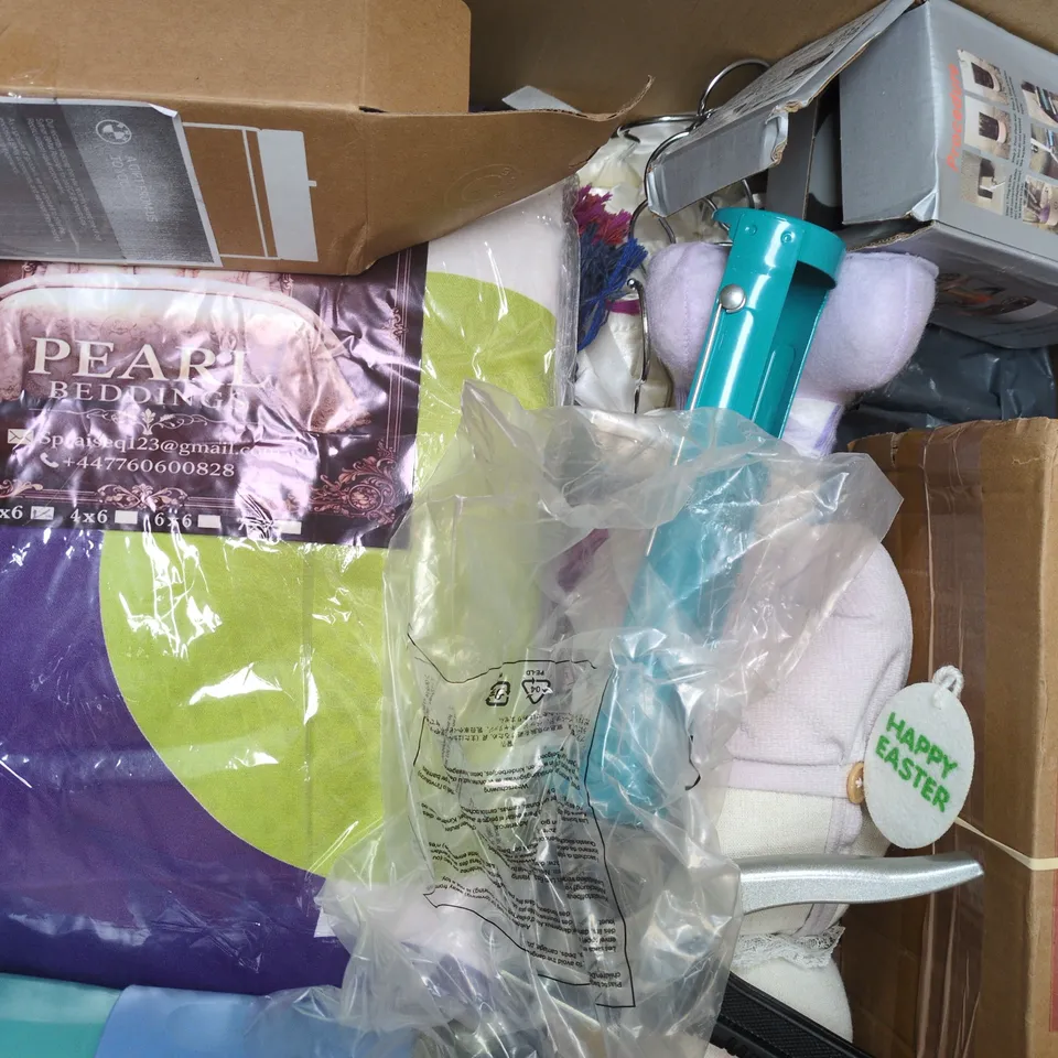 BOX OF APPROXIMATELY 20 ASSORTED HOUSEHOLD ITEMS TO INCLUDE NITRILE GLOVES, MINECRAFT BAG, GLASS BOTTLE, ETC - COLLECTION ONLY