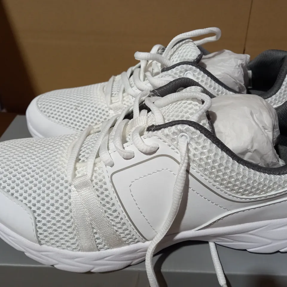 VIONIC DEVRA WHITE TRAINERS - SIZE 4.5