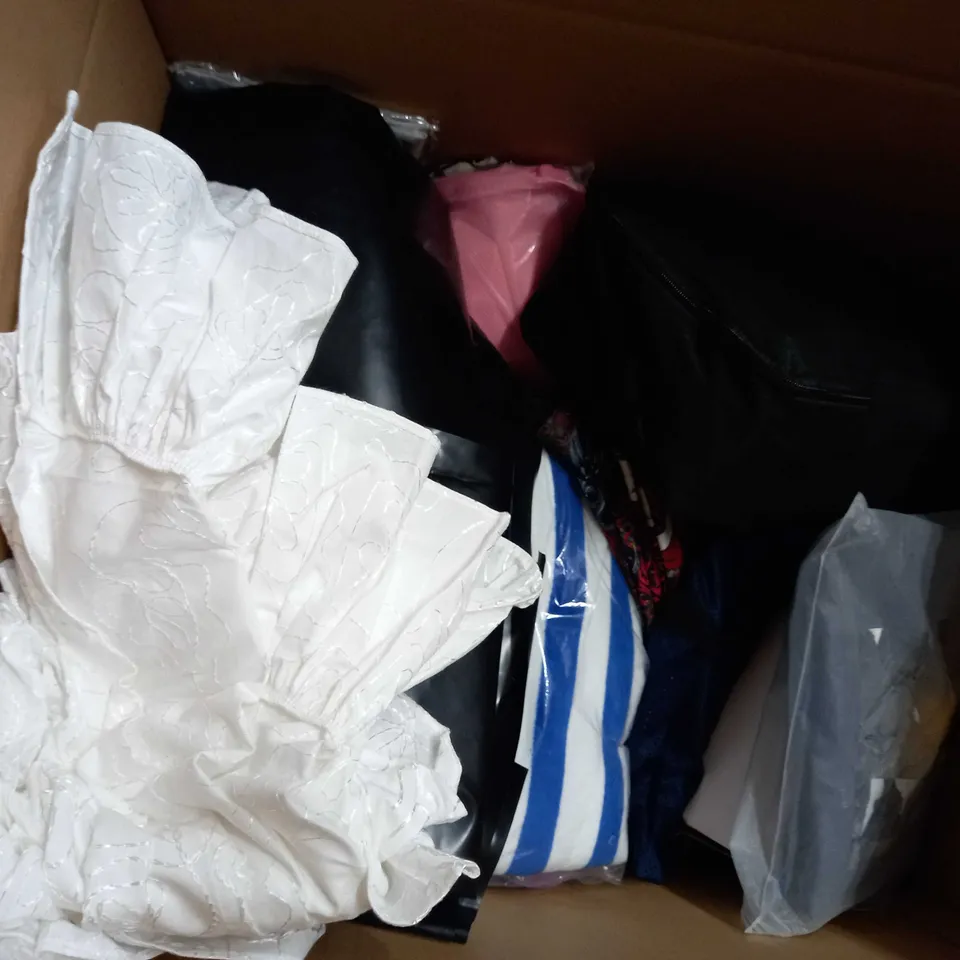 LARGE BOX OF APPROXIMATELY 20 ASSORTED HOUSEHOLD ITEMS TO INCLUDE: BABY CHANGING MAT, BATH MATS, TARP