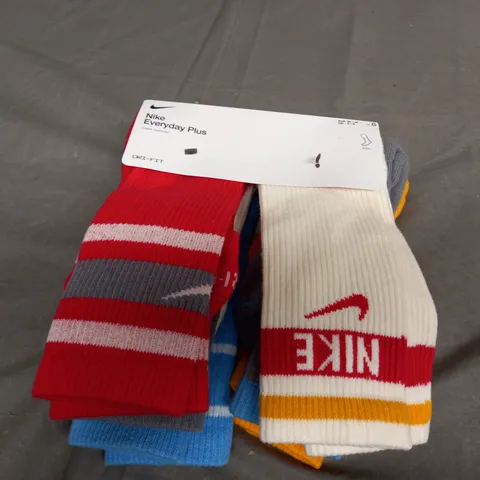 NIKE EVERYDAY PLUS CREW DRI FIT SOCKS - SET OF 6 - UK 5-8