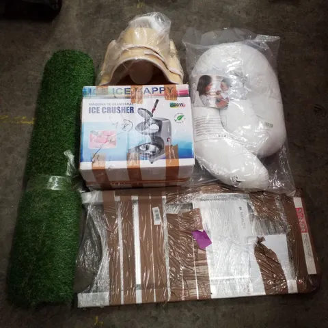 PALLET CONTAINING ASSORTED PRODUCTS INCLUDING ICE CRUSHER, 2 STEP STOOL, POTTY CHAIR & ROLL OF ASTROTURF