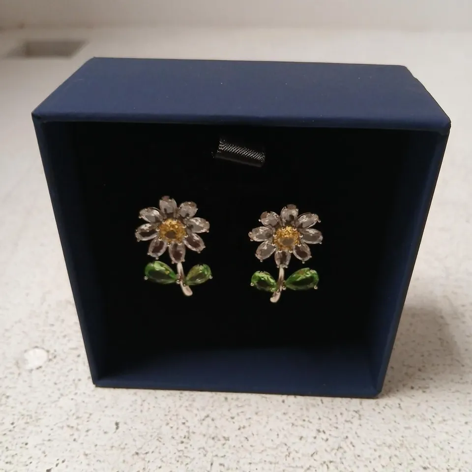 BUTLER & WILSON CRYSTAL DAISY EARRINGS 